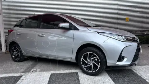 Toyota Yaris S Aut usado (2022) color plateado precio $295,000