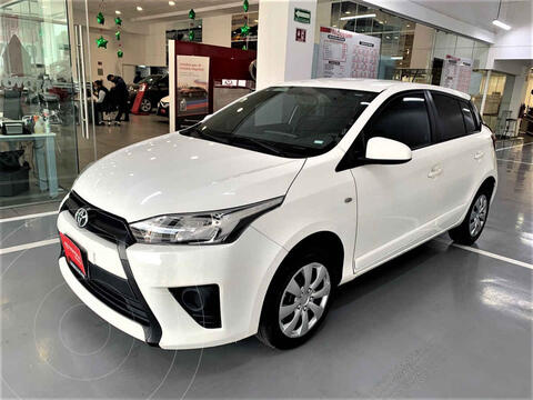 Toyota Yaris 5P 1.5L Core usado (2017) color Blanco precio $240,000