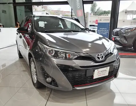 Toyota Yaris 5P 1.5L S usado (2019) color Gris Oscuro precio $227,000