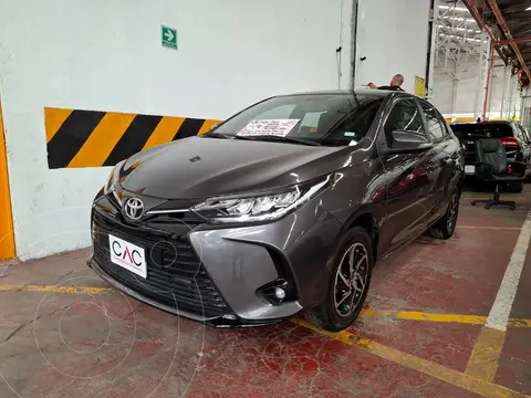 Toyota Yaris 5P 1.5L S usado (2021) color Gris financiado en mensualidades(enganche $71,000 mensualidades desde $8,365)