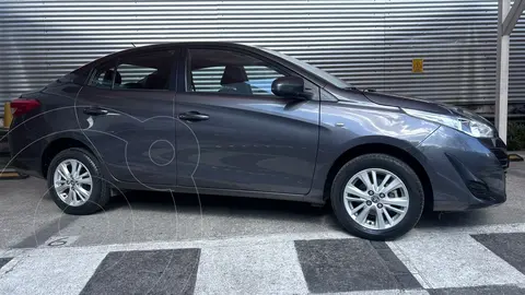 Toyota Yaris 5P 1.5L Core Aut usado (2020) color Gris financiado en mensualidades(enganche $100,320 mensualidades desde $4,310)