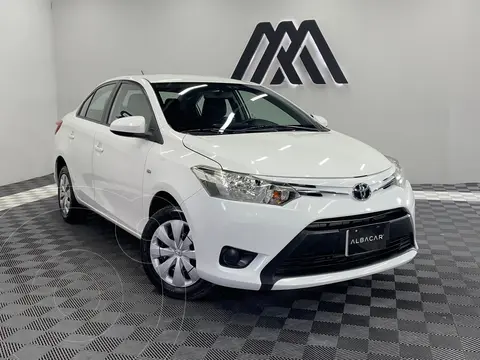 Toyota Yaris 5P 1.5L Core usado (2017) color Blanco precio $209,900