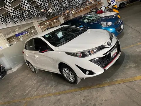 Toyota Yaris Elija una version usado (2020) color Blanco precio $289,000