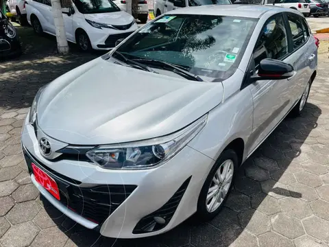 Toyota Yaris 5P 1.5L S Aut usado (2019) color Plata financiado en mensualidades(enganche $71,756 mensualidades desde $6,374)
