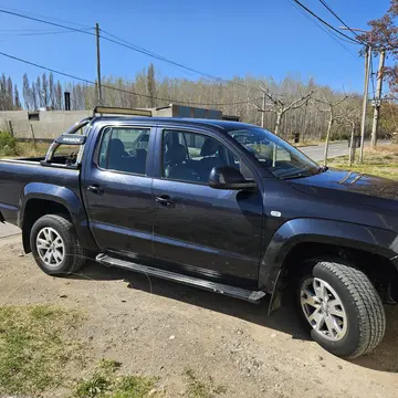 Volkswagen Amarok DC 4x2 Trendline (180Cv) usado (2017) color Azul Starlight precio $32.500.000