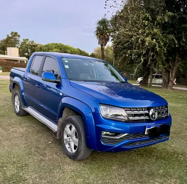 Volkswagen Amarok DC 4x2 Highline Pack (180Cv) Aut Cuero usado (2020) color Azul Starlight precio $40.000.000