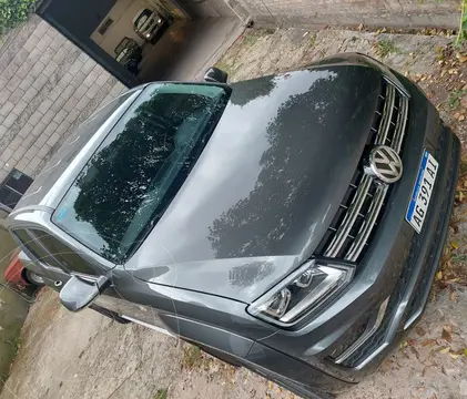 Volkswagen Amarok DC 4x4 Highline V6 Aut 258Cv usado (2024) color Gris Indio financiado en cuotas(anticipo $4.999.999)