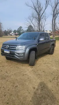 Volkswagen Amarok DC 4x2 Highline Aut usado (2018) color Gris Oscuro precio u$s28.000