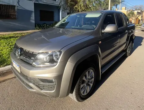 Volkswagen Amarok DC 4x2 Highline usado (2023) color Gris Oscuro financiado en cuotas(anticipo $3.000.000 cuotas desde $390.000)