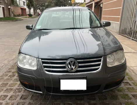 Volkswagen Bora Europa 2.0L Aut usado (2013) color Gris Platinium precio u$s8,950