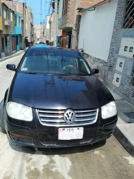 Volkswagen Bora Europa 2.0L usado (2011) color Negro precio u$s8,000