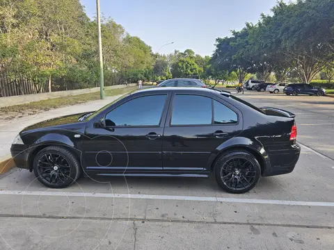Volkswagen Bora Europa 2.0L usado (2011) color Negro precio u$s7,900