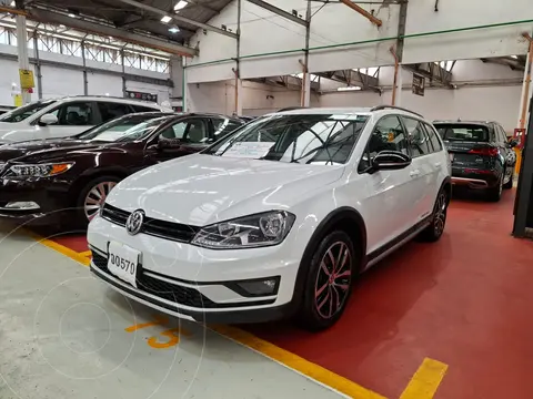 Volkswagen CrossGolf 1.4L usado (2017) color Blanco financiado en mensualidades(enganche $69,500 mensualidades desde $6,300)