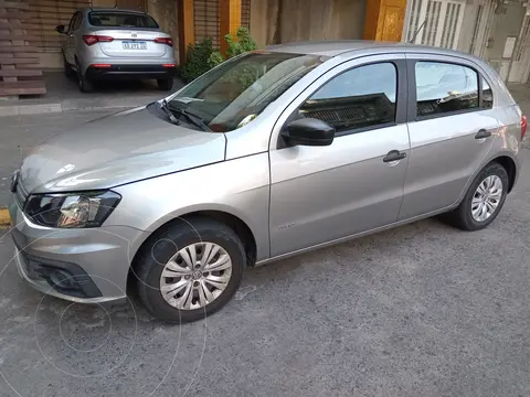 Volkswagen Gol Trend 5P Trendline usado (2018) color Plata Tungsteno precio $14.800.000