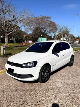 Volkswagen Gol Trend 5P Sportline usado (2015) color Blanco precio u$s12.000