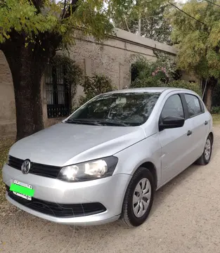 Volkswagen Gol Trend 5P Trendline usado (2015) color Gris precio $10.500.000