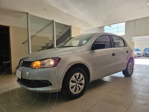 foto Volkswagen Gol Trend 5P Pack I usado (2015) color Gris Cuarzo precio $9.800.000