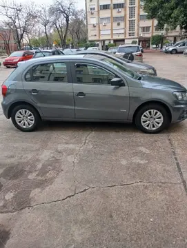 Volkswagen Gol Trend 5P Comfortline usado (2017) color Gris Platino precio $14.000.000
