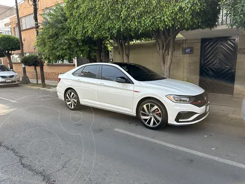 Volkswagen Jetta GLI 2.0T DSG usado (2021) color Blanco precio $500,000