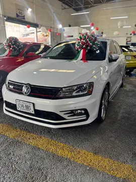 Volkswagen Jetta GLI 2.0T usado (2017) color Blanco precio $318,500