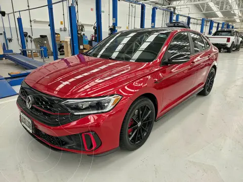 Volkswagen Jetta Trendline usado (2024) color Rojo precio $475,000