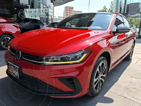 Volkswagen Jetta Sportline usado (2025) color ROJO KINGS precio $440,000