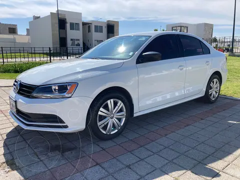 Volkswagen Jetta 2.0 usado (2017) color Blanco precio $220,000