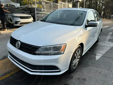 Volkswagen Jetta Live usado (2016) color Blanco financiado en mensualidades(enganche $46,793 mensualidades desde $4,897)