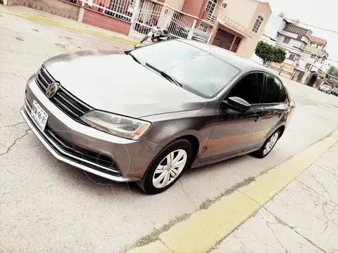 Volkswagen Jetta 2.0 usado (2017) color Gris precio $175,000