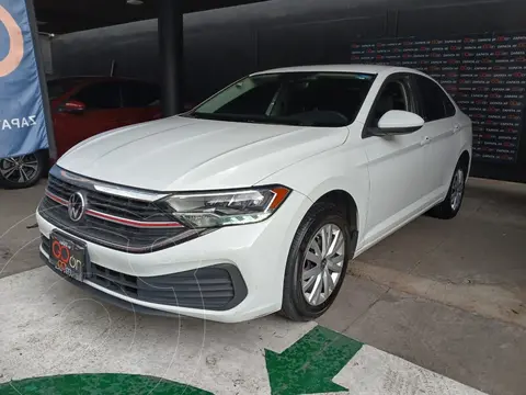 Volkswagen Jetta Trendline usado (2023) color Blanco financiado en mensualidades(enganche $89,925 mensualidades desde $6,877)