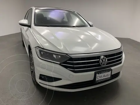 Volkswagen Jetta Highline Tiptronic usado (2019) color Blanco financiado en mensualidades(enganche $86,000 mensualidades desde $9,700)