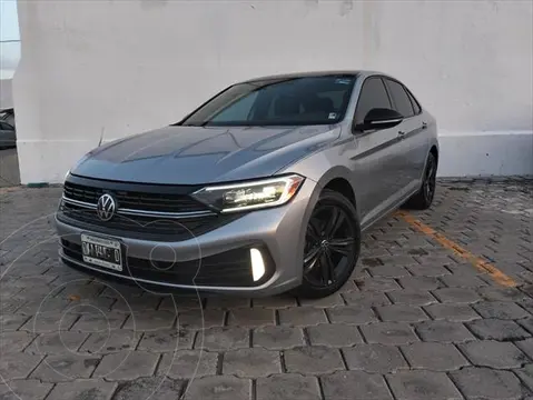 Volkswagen Jetta Sportline usado (2023) color plateado precio $446,000