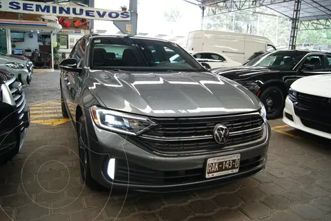 Volkswagen Jetta Sportline usado (2023) color Gris financiado en mensualidades(enganche $149,450 mensualidades desde $6,820)