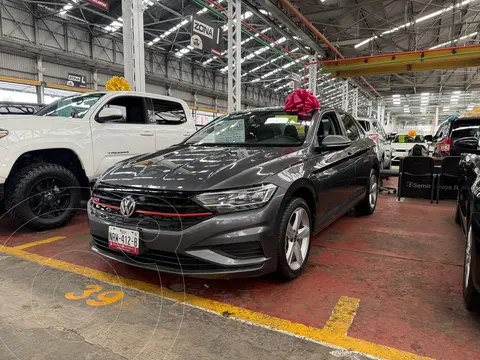 Volkswagen Jetta Trendline usado (2019) color Gris Platino financiado en mensualidades(enganche $69,500 mensualidades desde $6,300)
