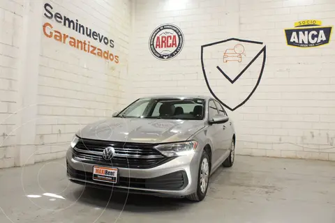 Volkswagen Jetta Trendline usado (2024) color plateado precio $299,000