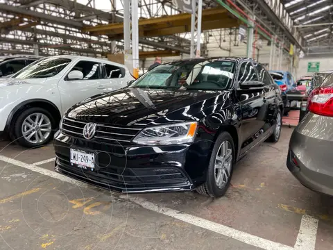 Volkswagen Jetta Live usado (2016) color Negro financiado en mensualidades(enganche $65,000 mensualidades desde $7,250)