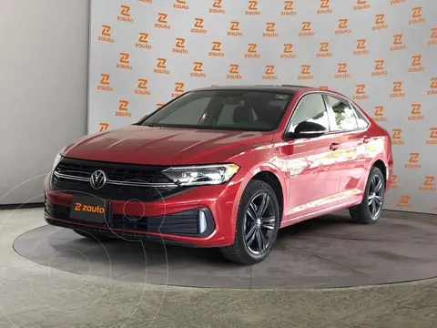 Volkswagen Jetta Sportline usado (2022) color Rojo financiado en mensualidades(enganche $105,019 mensualidades desde $8,402)