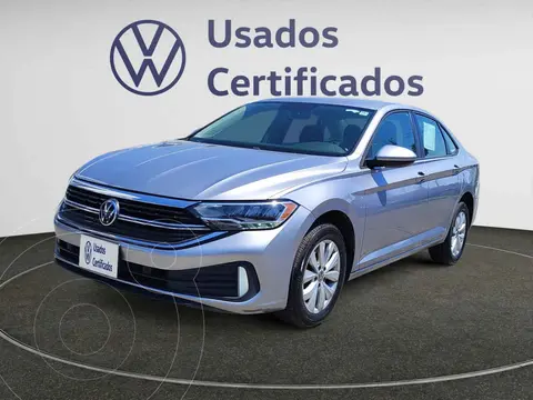 Volkswagen Jetta Comfortline usado (2024) color Plata financiado en mensualidades(enganche $92,650 mensualidades desde $7,088)