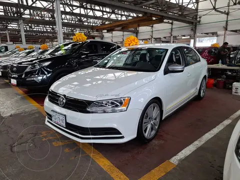 Volkswagen Jetta Live usado (2016) color Blanco financiado en mensualidades(enganche $60,500 mensualidades desde $5,400)