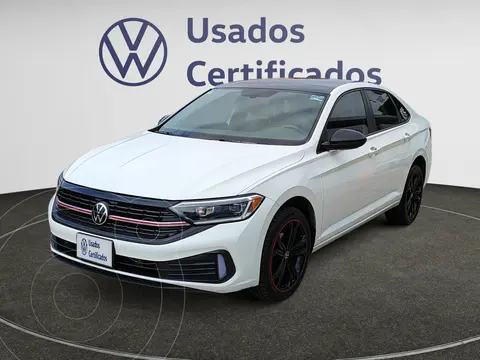 Volkswagen Jetta Sportline usado (2023) color Blanco financiado en mensualidades(enganche $130,800 mensualidades desde $10,006)