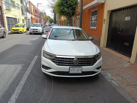 Volkswagen Jetta Comfortline usado (2019) color Blanco precio $240,000