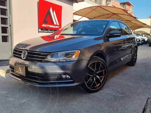 Volkswagen Jetta Sportline usado (2016) color Gris Platino financiado en mensualidades(enganche $68,000 mensualidades desde $7,000)