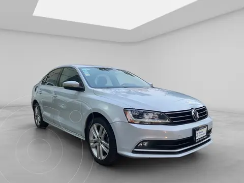Volkswagen Jetta Sportline usado (2017) color plateado precio $259,000