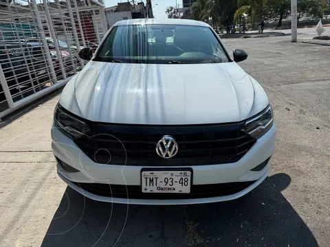 Volkswagen Jetta Comfortline usado (2019) color Blanco financiado en mensualidades(enganche $59,000 mensualidades desde $8,476)