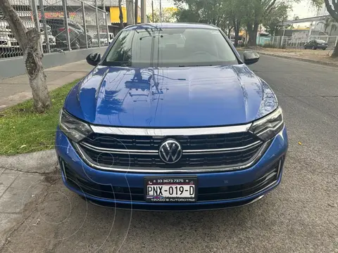 Volkswagen Jetta Comfortline usado (2024) color Azul financiado en mensualidades(enganche $85,000 mensualidades desde $11,696)