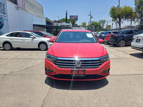 foto Volkswagen Jetta Comfortline Tiptronic usado (2020) color Rojo Tornado precio $334,999
