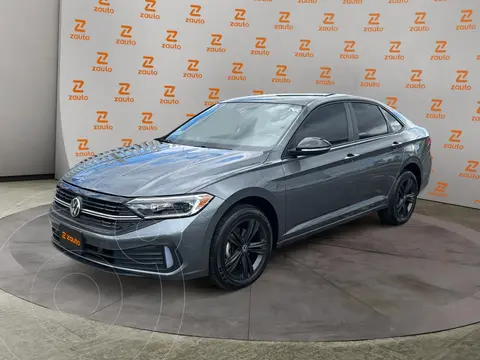 Volkswagen Jetta Sportline usado (2024) color Gris financiado en mensualidades(enganche $105,578 mensualidades desde $12,692)