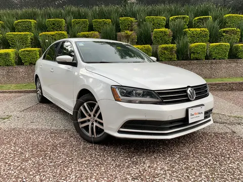 Volkswagen Jetta Trendline usado (2018) color Blanco financiado en mensualidades(enganche $63,500 mensualidades desde $5,710)