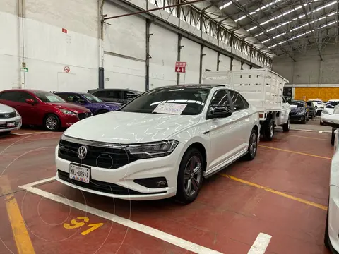 Volkswagen Jetta R-Line usado (2019) color Blanco financiado en mensualidades(enganche $85,000 mensualidades desde $9,200)