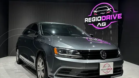 Volkswagen Jetta 2.0 usado (2017) color Gris Platino financiado en mensualidades(enganche $41,980 mensualidades desde $6,500)